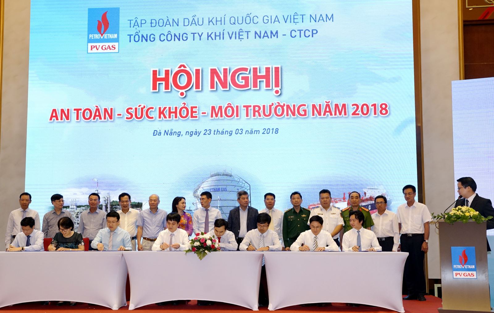 Các đơn vị kí cam kết thi đua ATSKMT 2018 Các đơn vị kí cam kết thi đua ATSKMT 2018