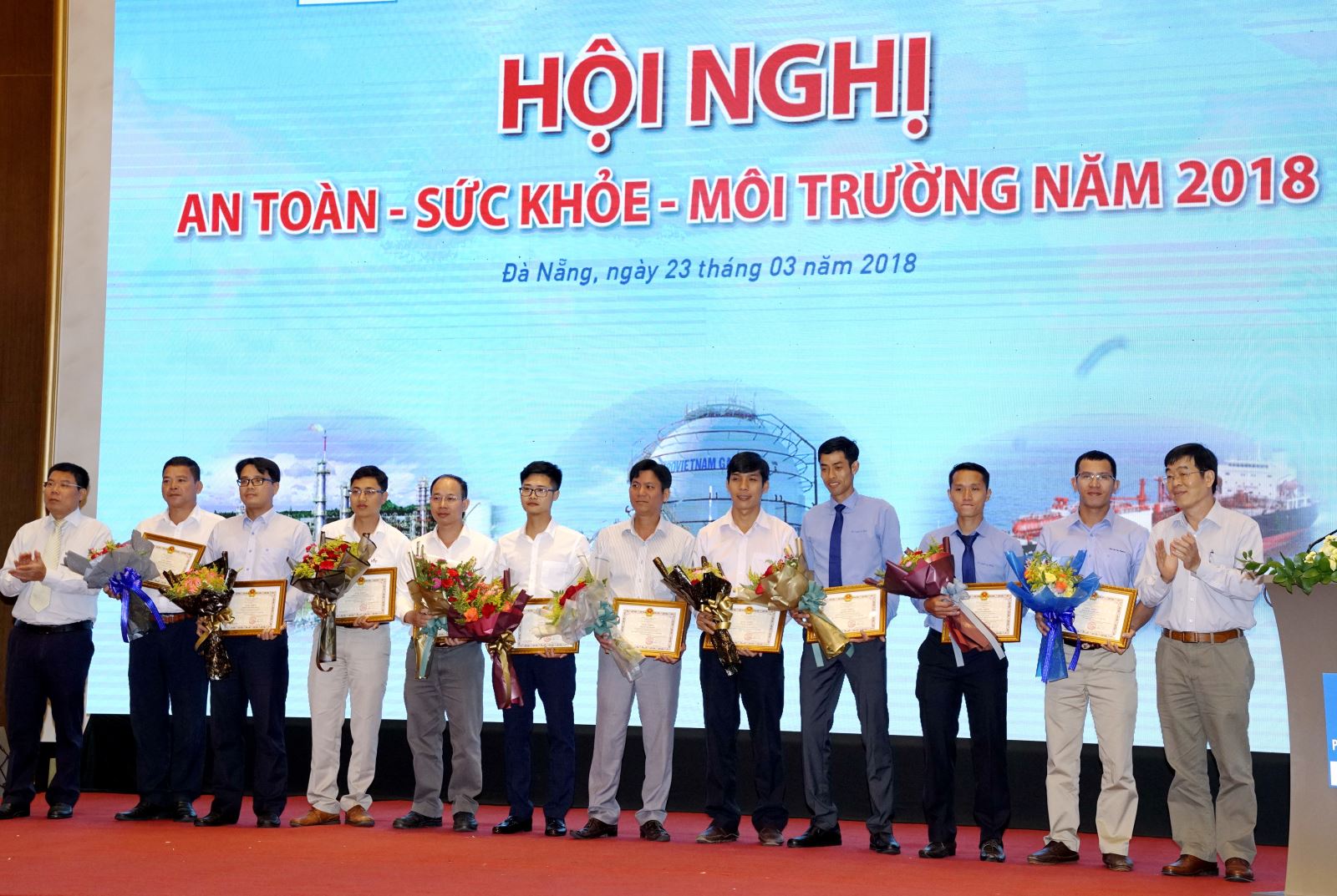 Khen thưởng tập thể và cá nhân hoàn thành xuất sắc nhiệm vụ ATSKMT 2017