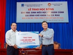 PV GAS awards 500 scholarships to poor students with outstanding academic performance in Ca Mau Province