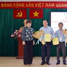 Thăm hỏi và động viên các em học sinh mồ côi vì đại dịch Covid-19