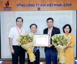 Lễ trao tặng Huy hiệu 30 năm tuổi đảng cho đảng viên Đảng bộ Cơ quan điều hành Tổng công ty Khí Việt Nam