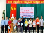 Công ty Dịch vụ Khí tài trợ thẻ BHYT và tặng xe đạp cho học sinh BR-VT