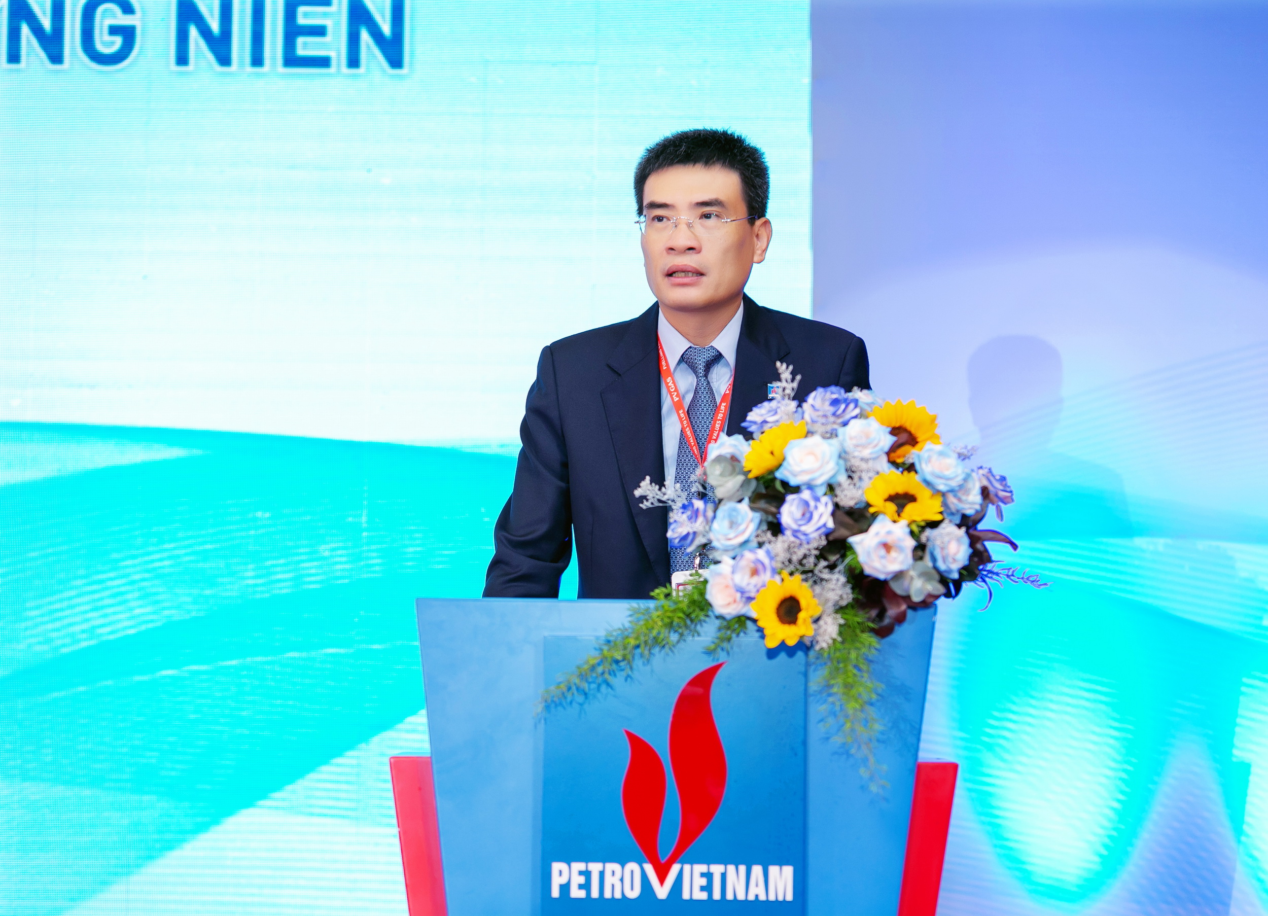 TGĐ PV GAS Dương Mạnh Sơn báo cáo Đại hội về kết quả hoạt động năm 2020, kế hoạch sản xuất kinh doanh và phân phối lợi nhuận năm 2021