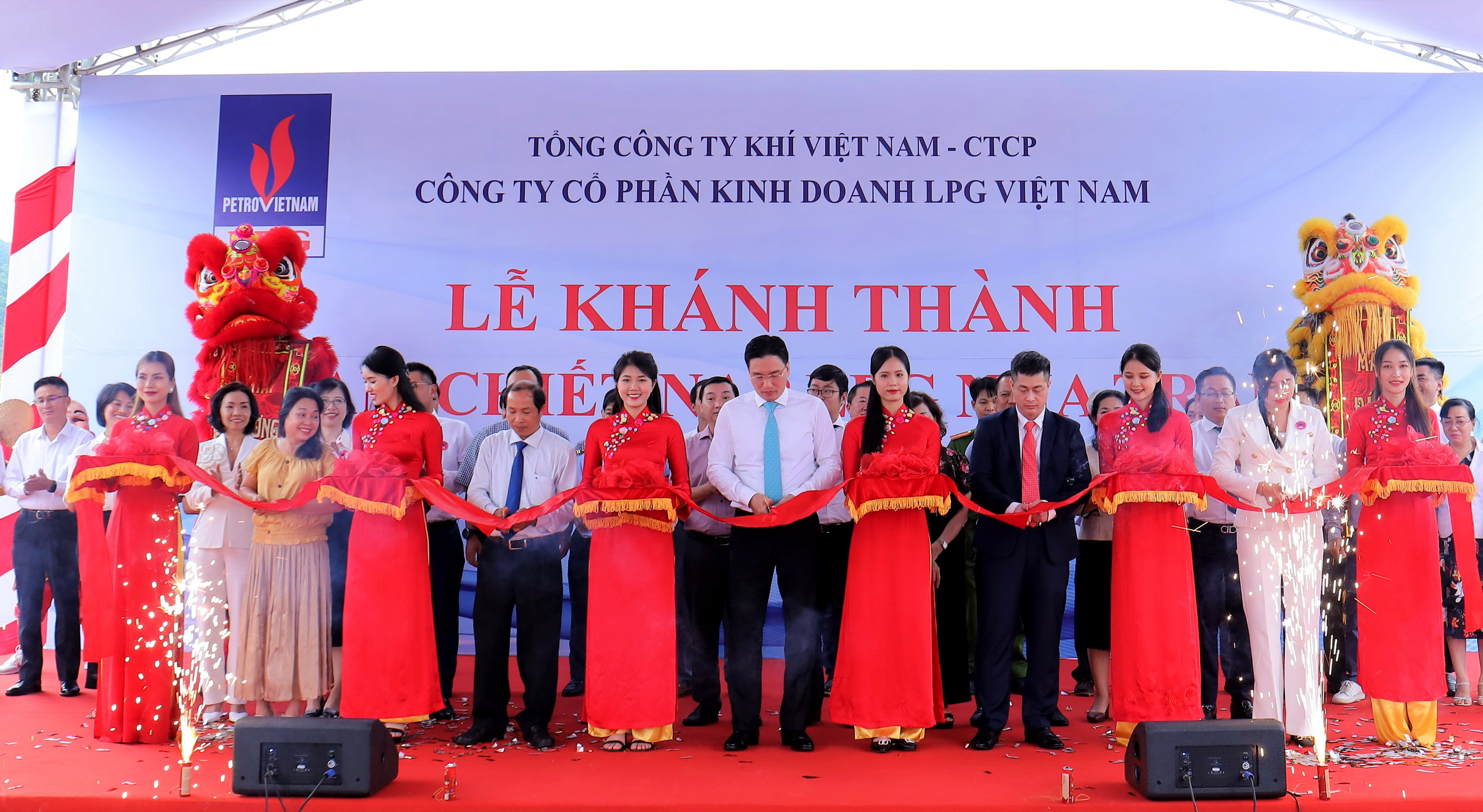 Nghi thức cắt băng khánh thành, đưa vào hoạt động Trạm chiết nạp LPG Nha Trang