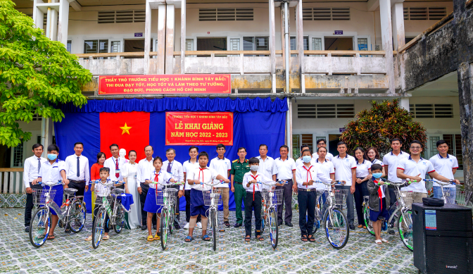 Đoàn Thanh Niên KCM phối hợp trao tặng 12 xe đạp trong chương trình "Tiếp sức đến trường năm 2022”