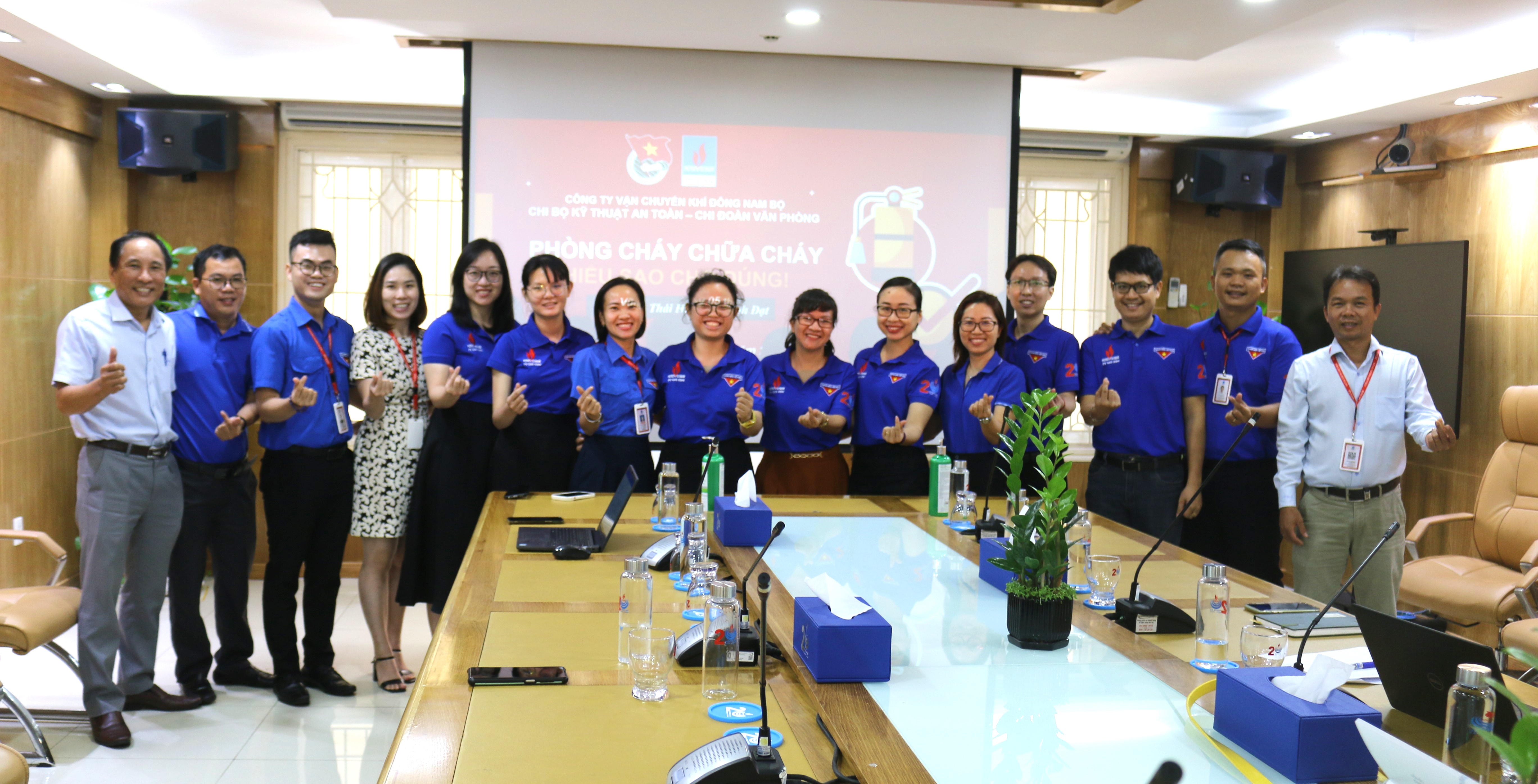 Tập thể CBCNV và Đoàn viên thanh niên tham gia chuyên đề