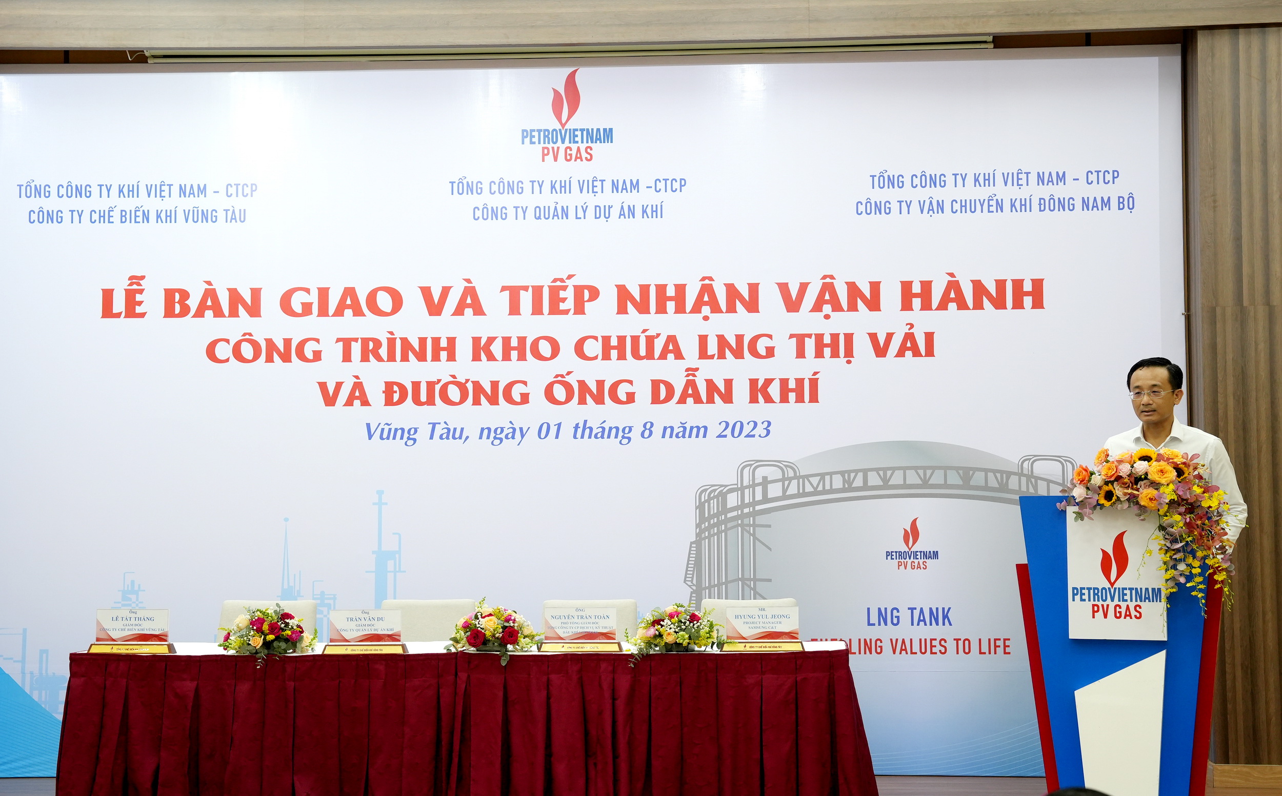 Ông Trần Nhật Huy – Phó Tổng giám đốc PV GAS phát biểu khai mạc Lễ bàn giao và tiếp nhận vận hành kho cảng LNG Thị Vải, đường ống dẫn khí LNG Thị Vải – Phú Mỹ 