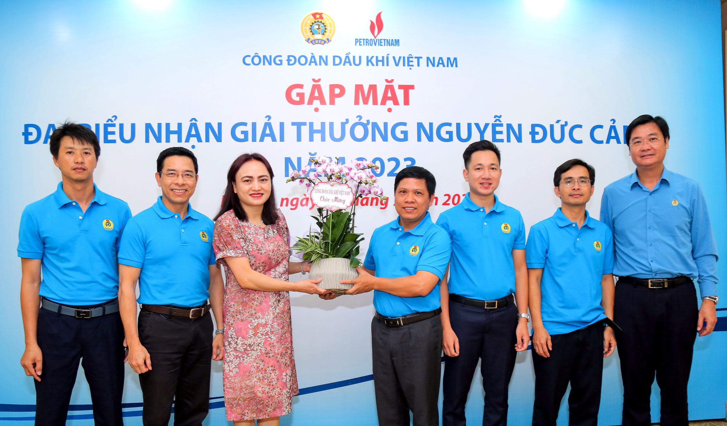 Các lãnh đạo Công đoàn DKVN gặp mặt, chúc mừng NLĐ vừa xuất sắc nhận Giải thưởng Nguyễn Đức Cảnh lần thứ IV