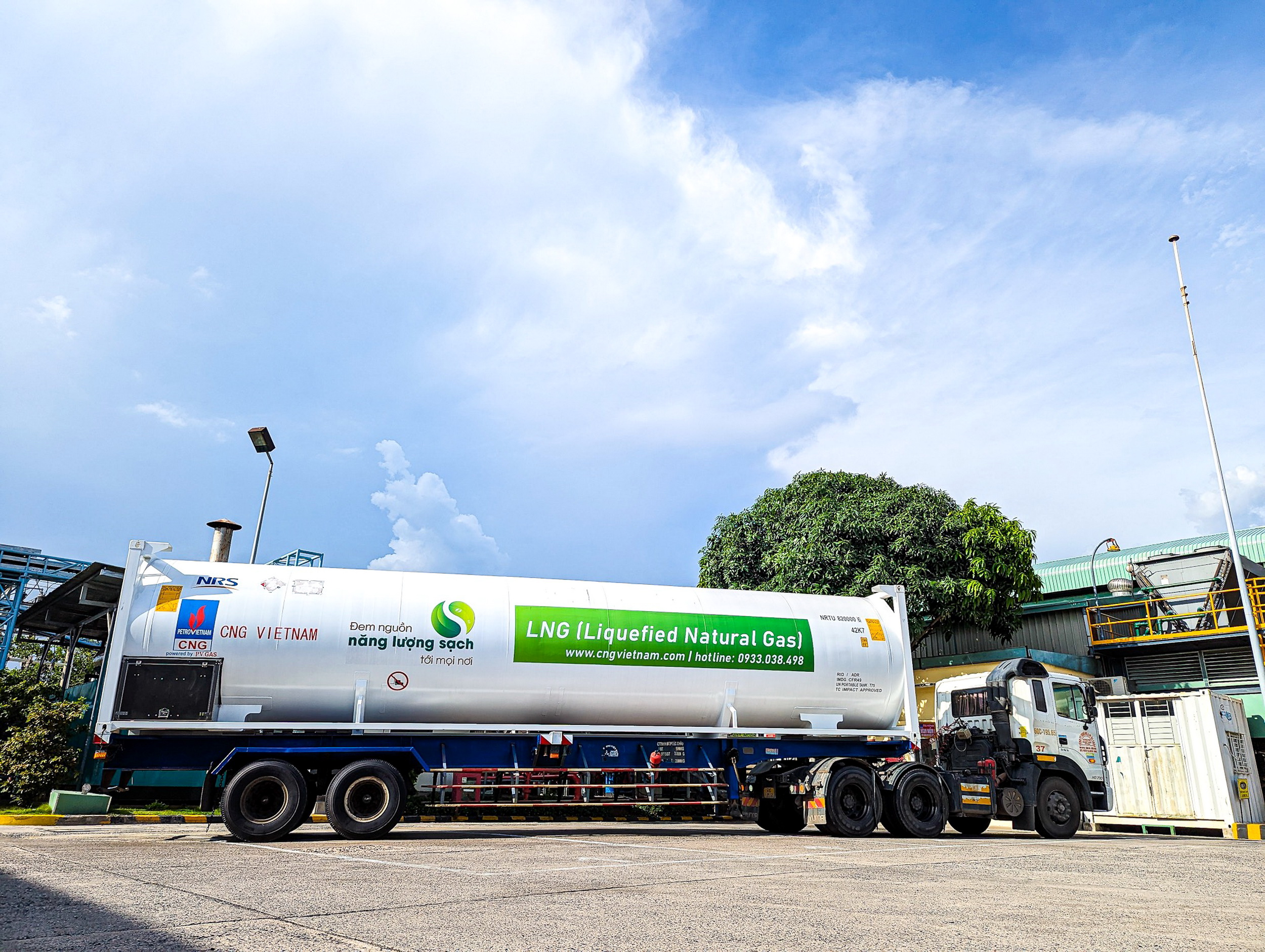 Xe bồn LNG của CNG Việt Nam xuất hiện với slogan: Đem nguồn năng lượng sạch tới mọi nơi