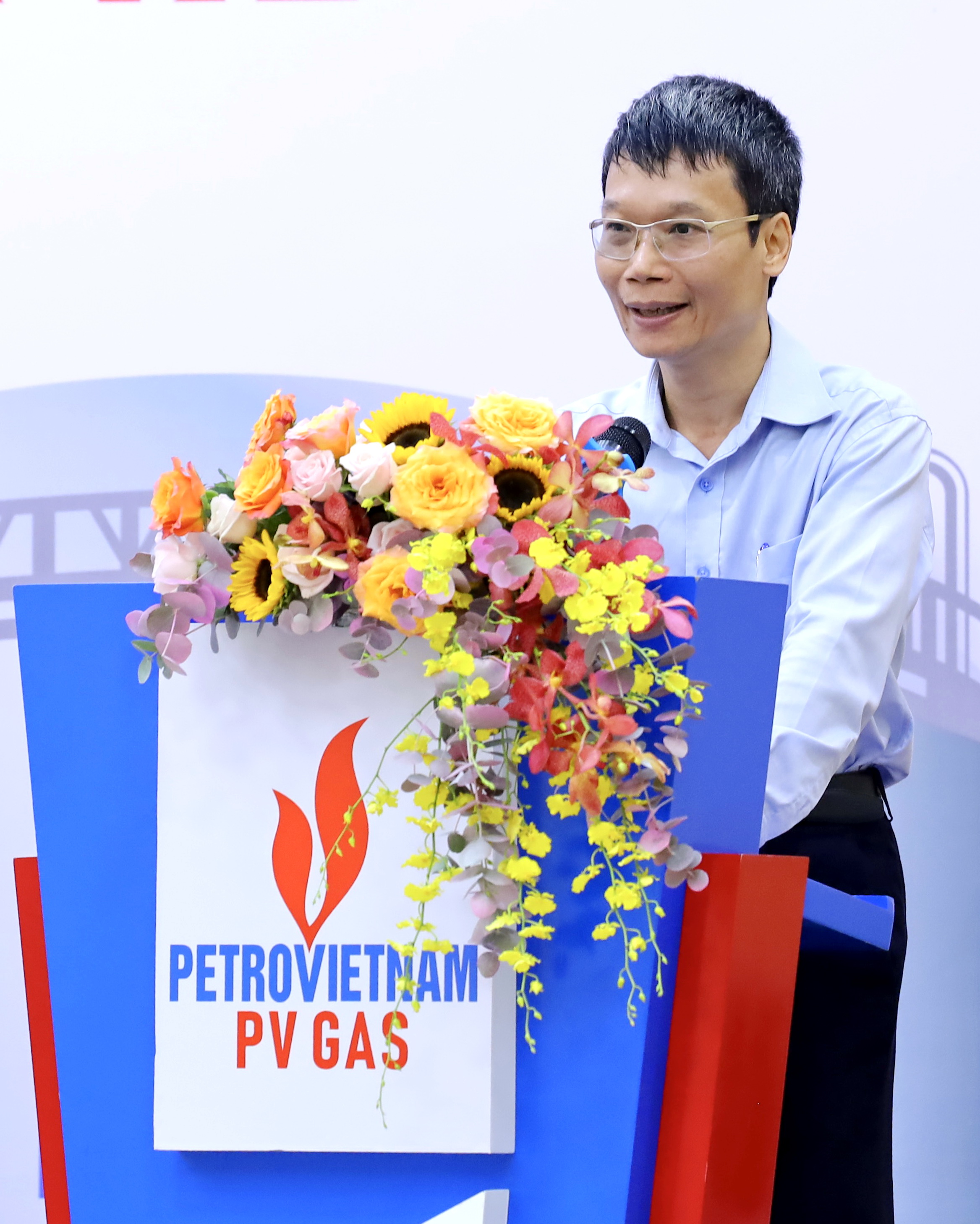 Ông Trương Hồng Sơn – Thành viên HĐQT PV GAS phát biểu chúc mừng quá trình chạy thử chuỗi dự án Kho cảng LNG Thị Vải đã hoàn thành thắng lợi