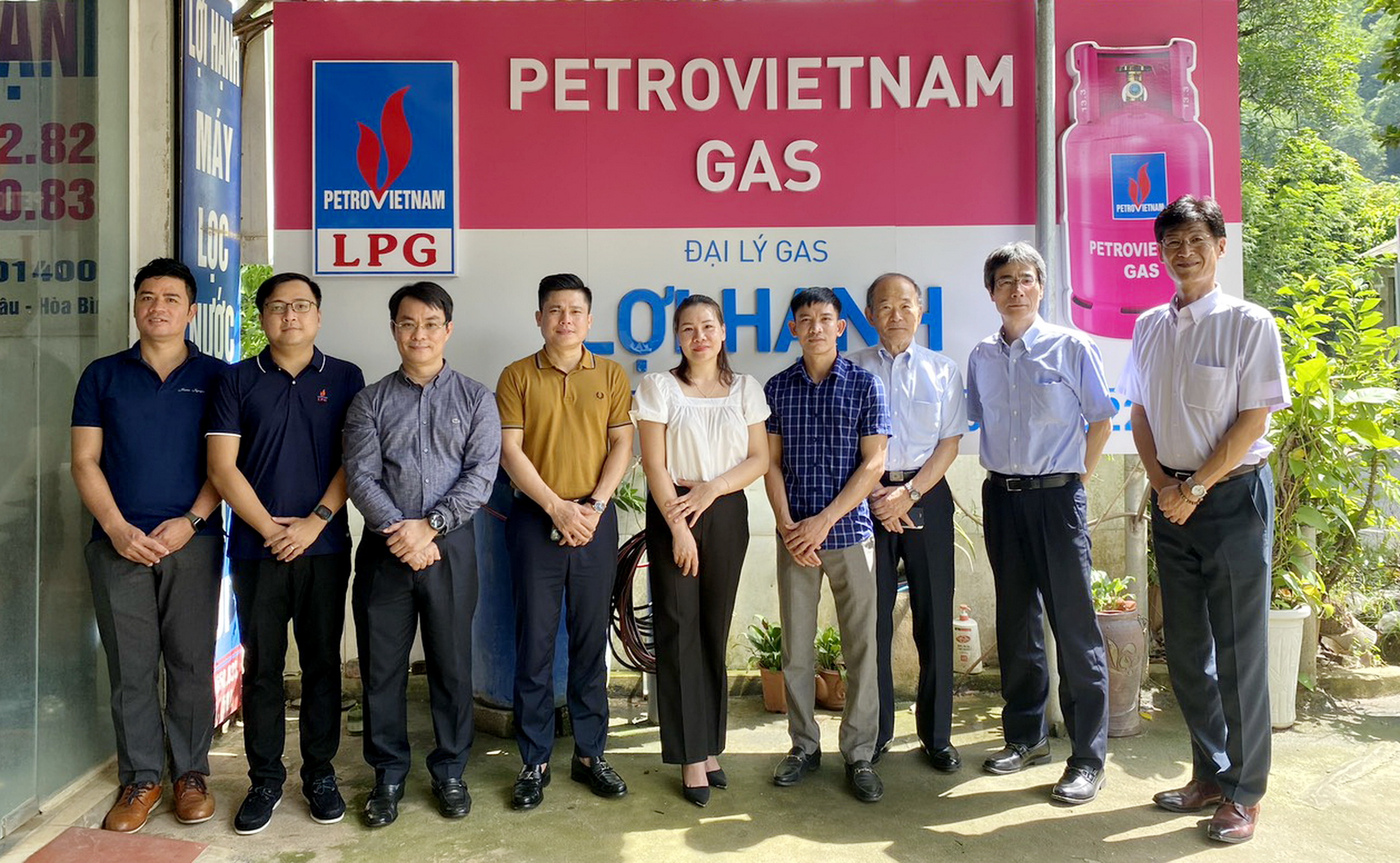 Làm việc với các tổng đại lý/đại lý LPG được chọn tham gia Dự án tại tỉnh Hòa Bình