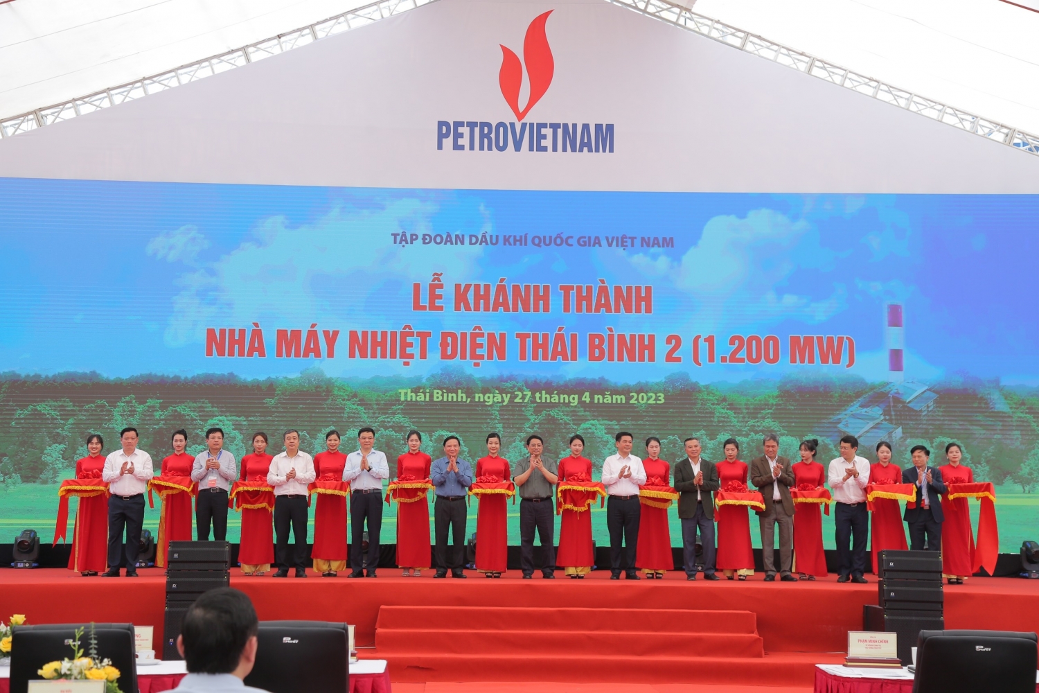 Lãnh đạo Đảng, Nhà nước, tỉnh Thái Bình và Petrovietnam cắt băng khánh thành NMNĐ Thái Bình 2.