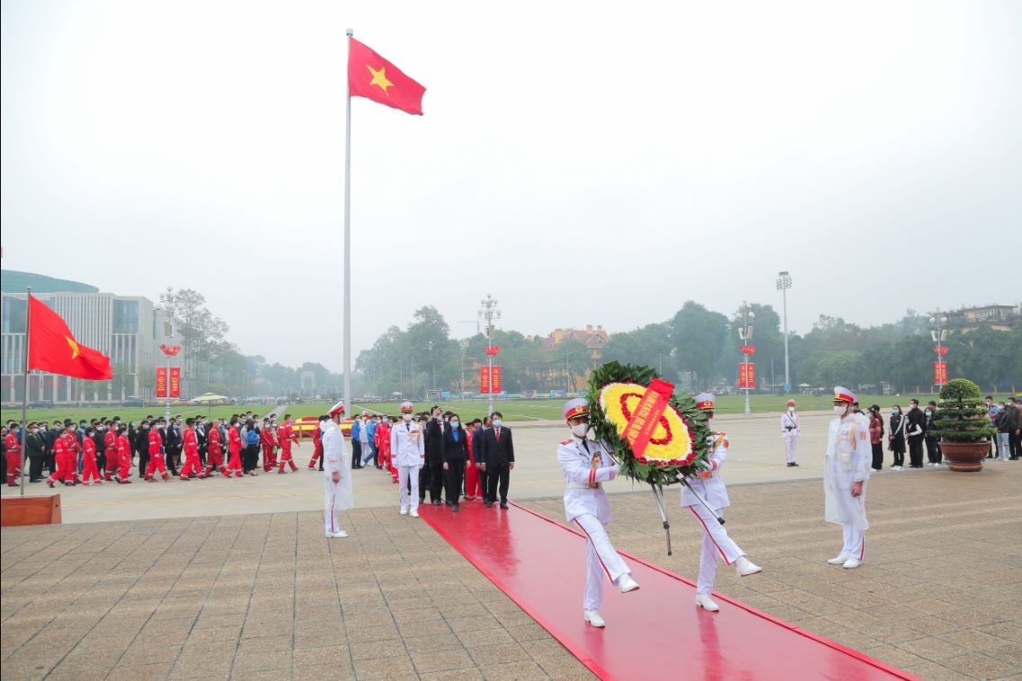 Hành trình Mùa Xuân từ những giếng dầu làm lễ Báo công dâng Bác tại Quảng trường Ba Đình lịch sử. 