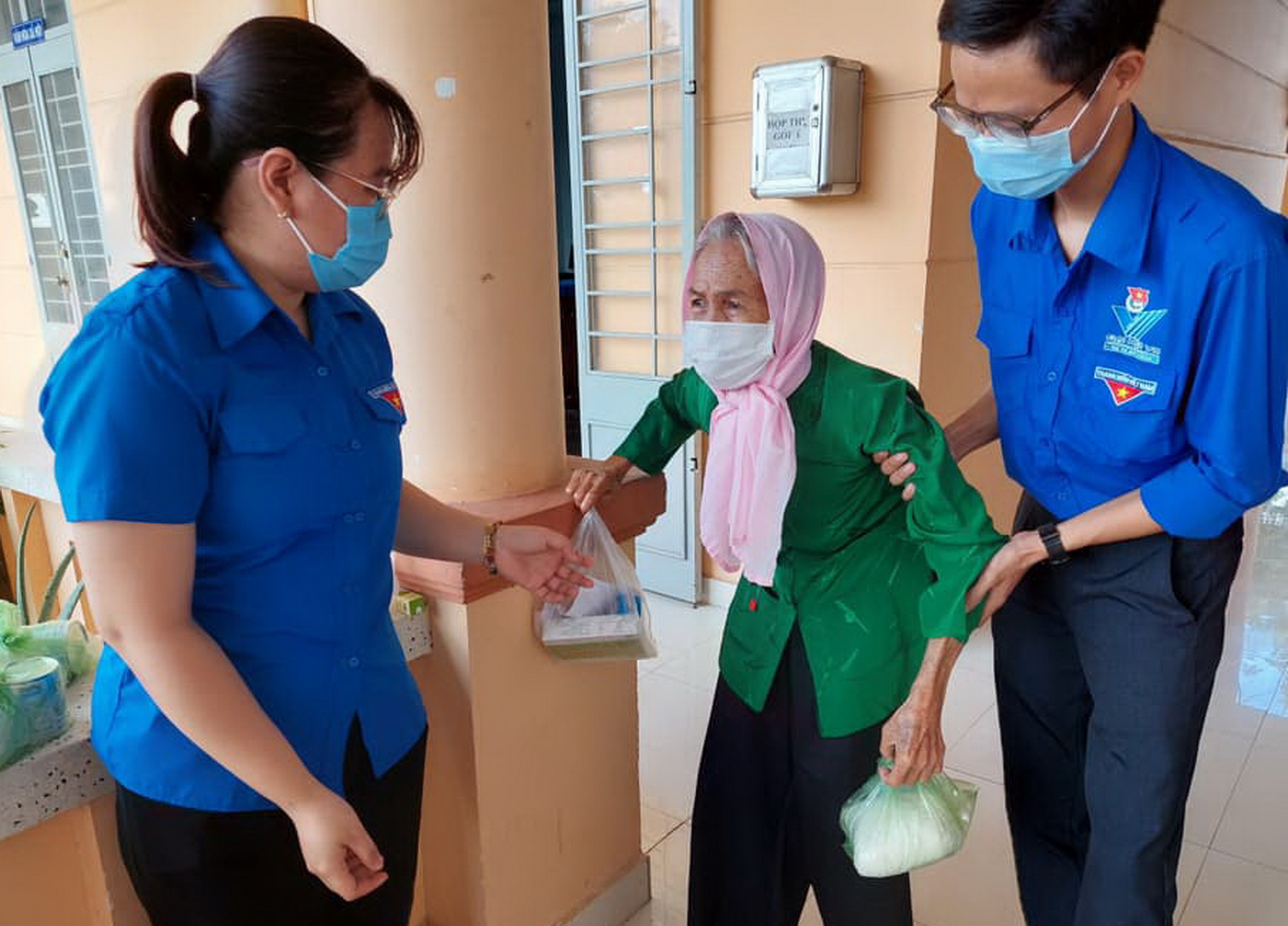 Đoàn Thanh niên Công ty CP Sản xuất Ống thép Dầu khí Việt Nam tổ chức nhiều nội dung cùng chương trình “Ngày Chủ nhật xanh”