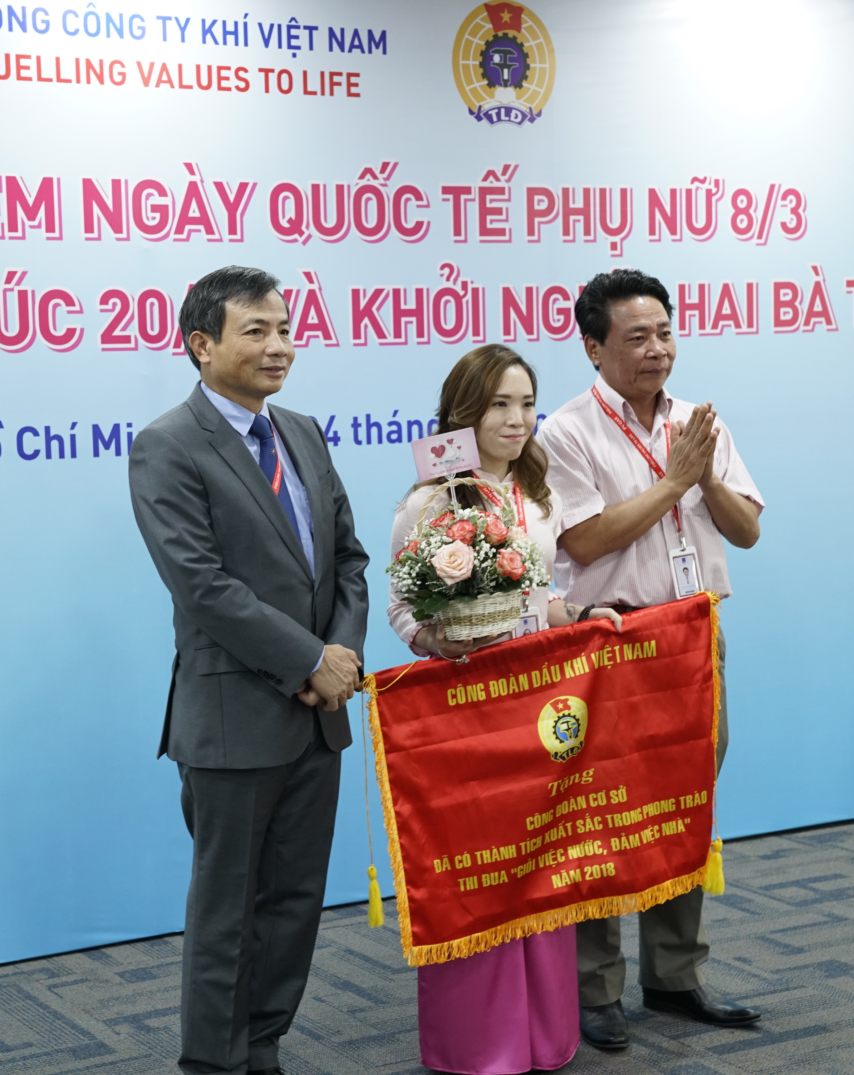 Khen thưởng đơn vị công đoàn