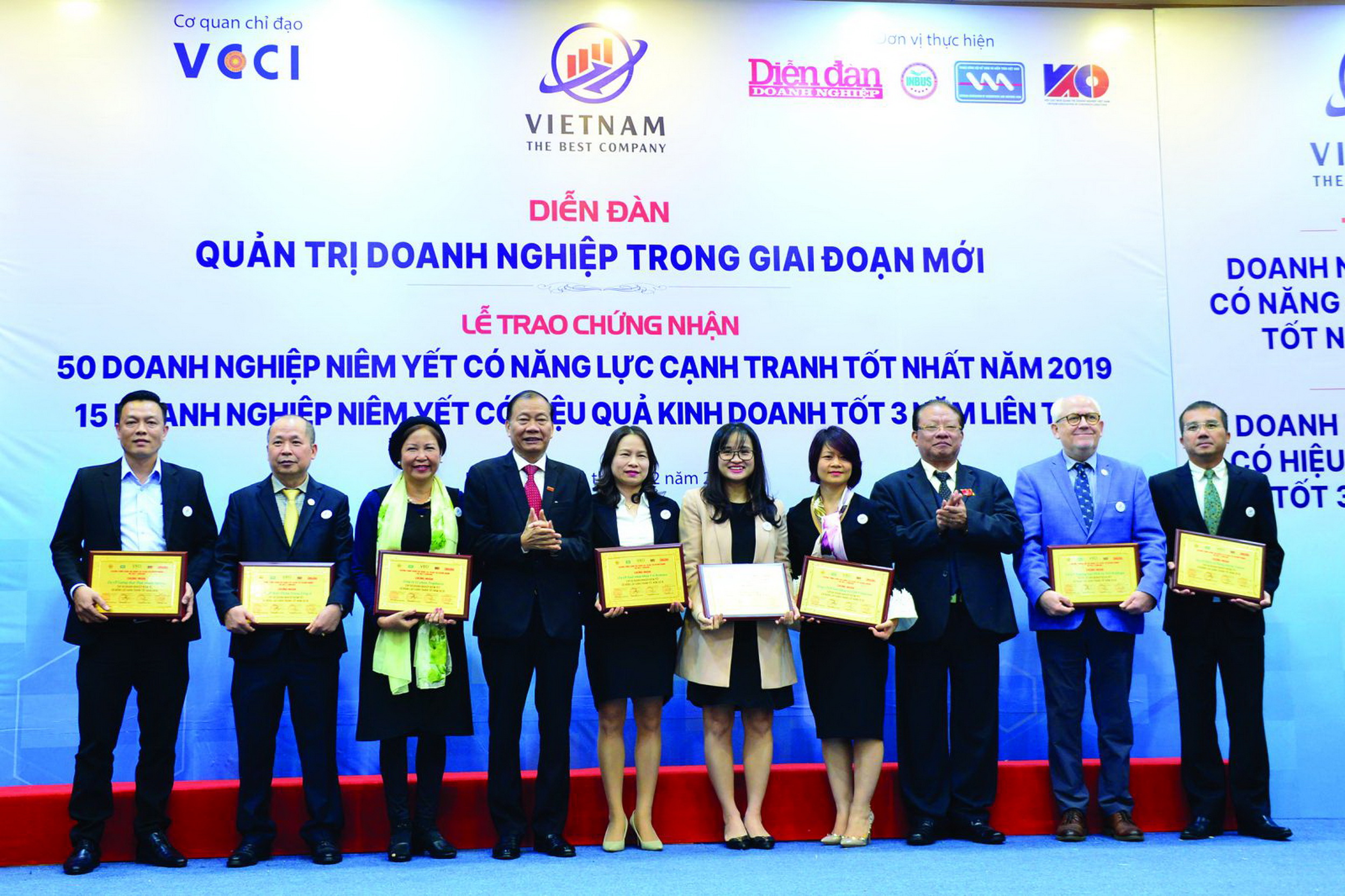 Lễ trao chứng nhận Doanh nghiệp được VCCI kết hợp với diễn đàn Quản trị Doanh nghiệp trong giai đoạn mới