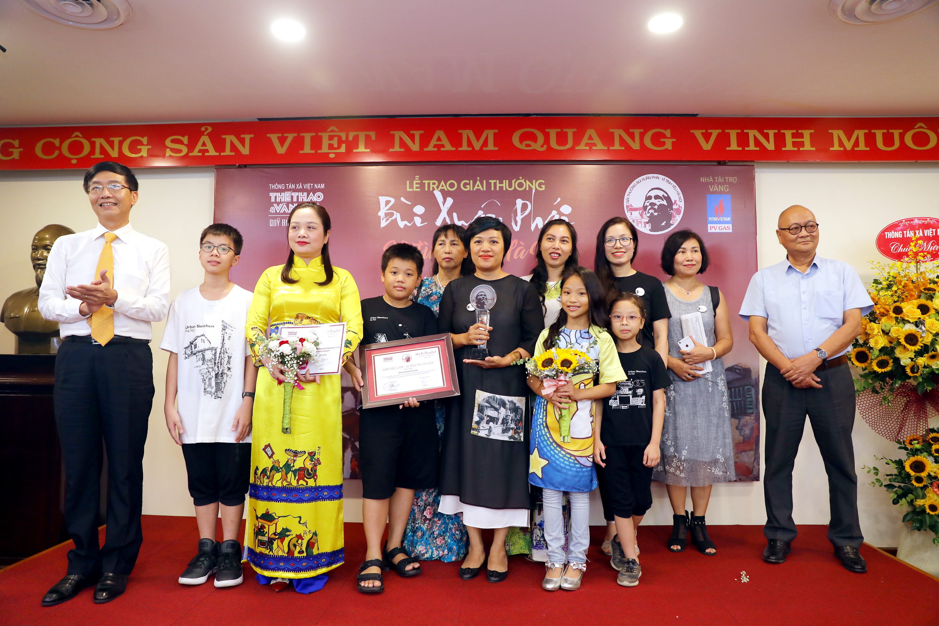 Đại diện lãnh đạo PVN tham gia trao giải thưởng năm 2019