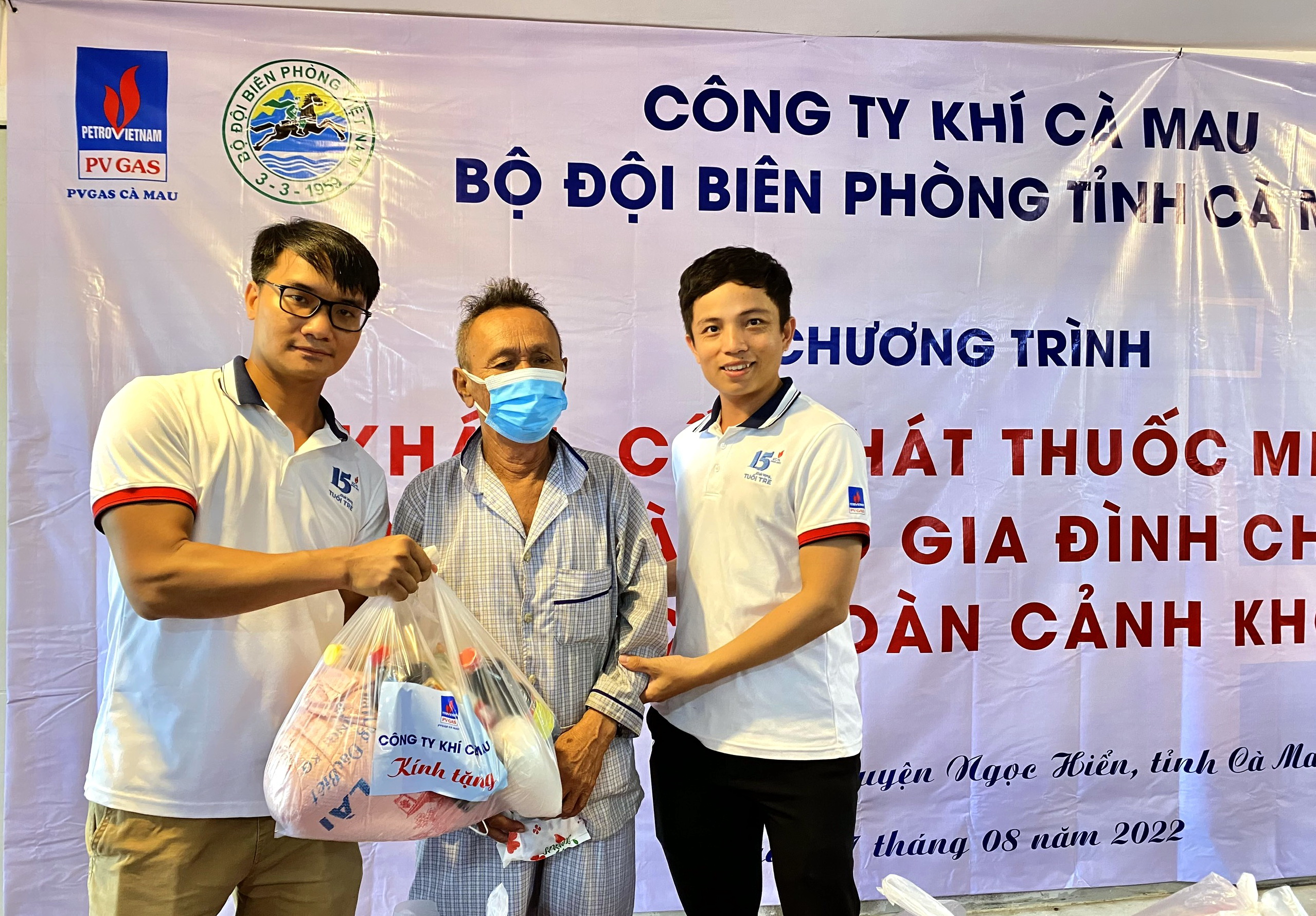 Những món quà thân thương và sẻ chia, gửi tới đồng bào những lời động viên ân cần và thiết thực