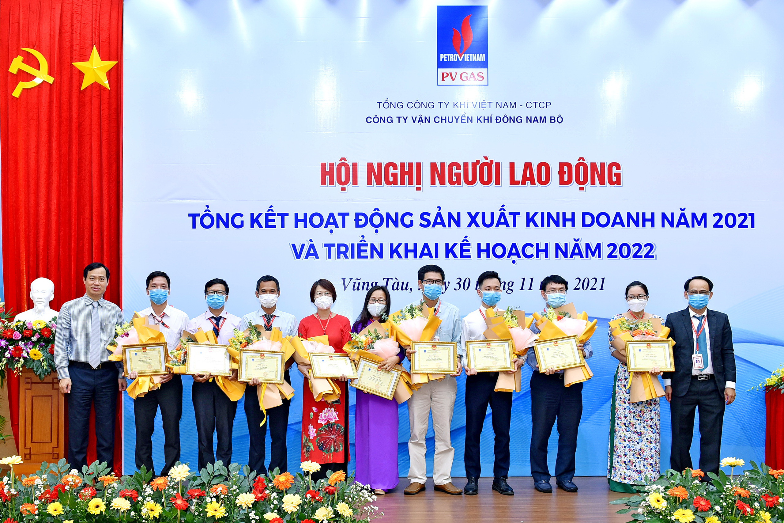 Khen thưởng các tập thể và cá nhân đã đóng góp vào thành tích xuất sắc của KĐN 2021