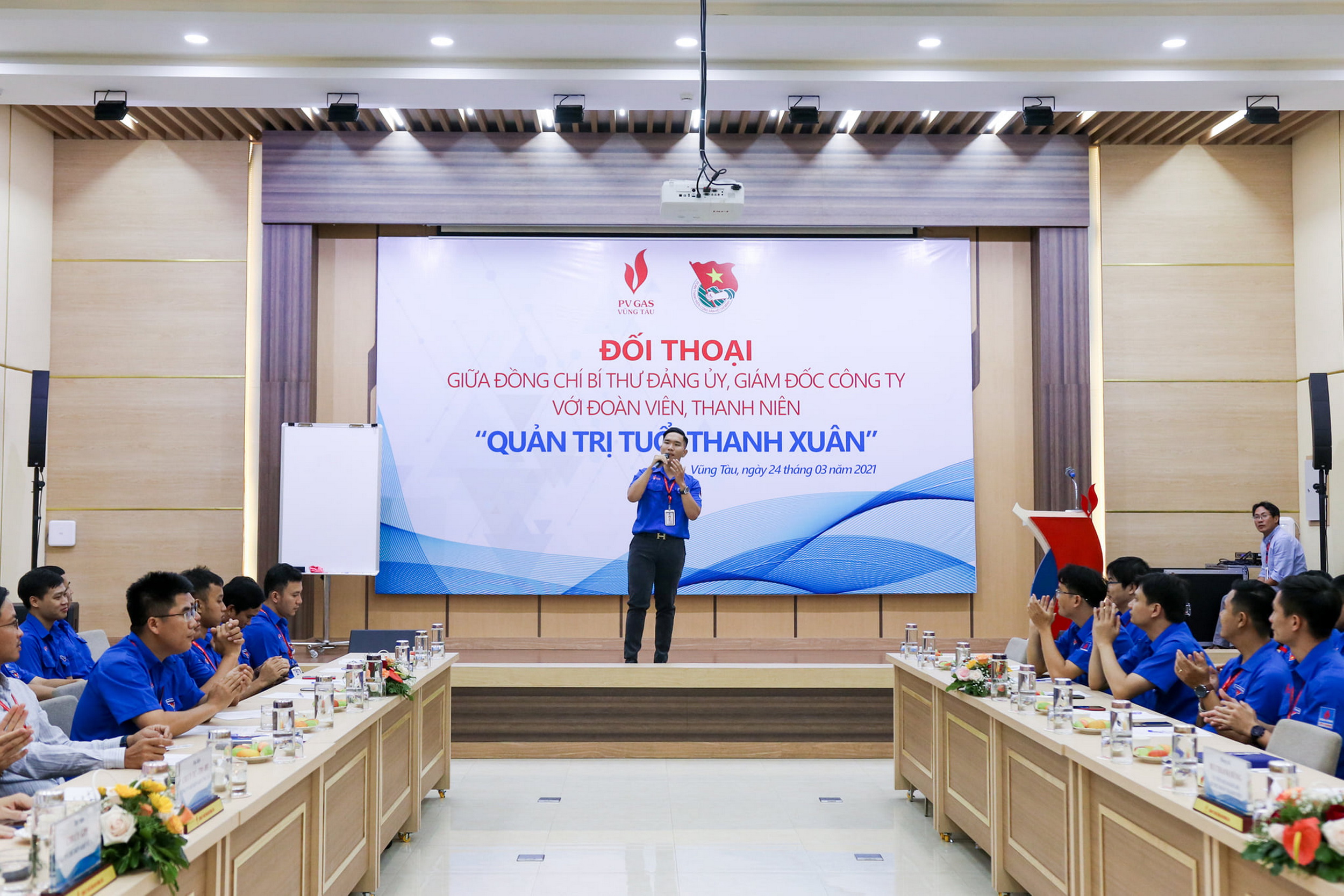 Quang cảnh buổi đối thoại nhân Tháng Thanh niên 2021